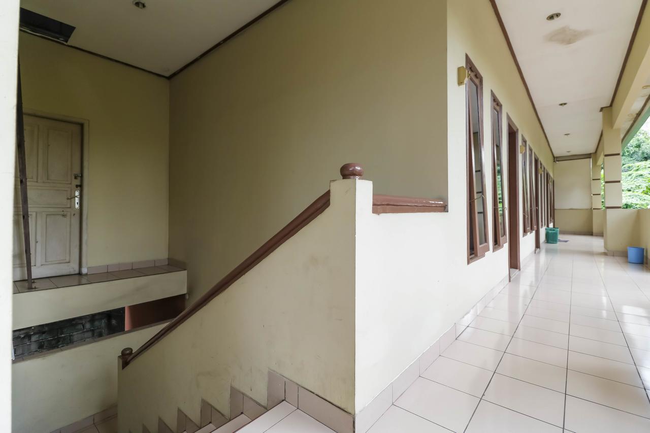 Reddoorz Plus @ Karet Pedurenan 3 Jacarta Exterior foto
