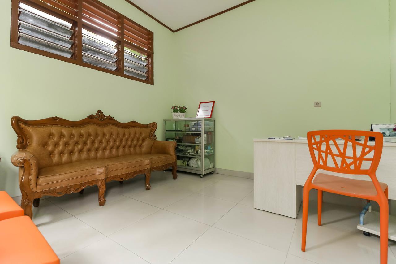 Reddoorz Plus @ Karet Pedurenan 3 Jacarta Exterior foto